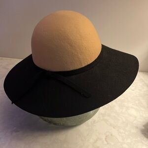 Felt Floppy Hat! Camel and black.  Boho style